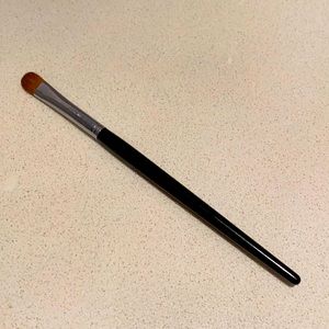 Shu uemura eye shadow brush